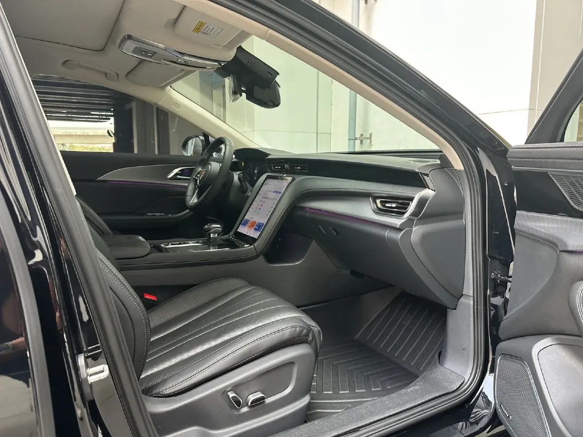 2023 HongQi H5 2.0T 224HP L4 8AT,autocango,china used car exporter,china ev exporter,chinese used car exporter,chinese used ev exporter