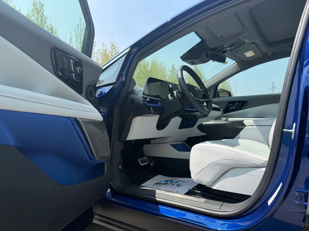 2024 Cadillac OPTIQ BEV 68.4KWH,autocango,china used car exporter,china ev exporter,chinese used car exporter,chinese used ev exporter