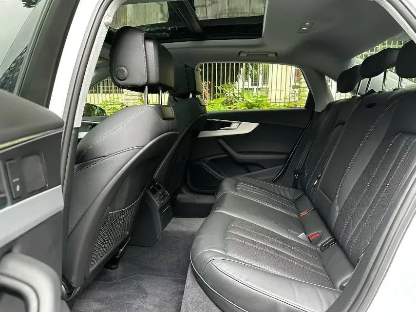 2020 Audi A4L 2.0T 190HP L4 7DCT,autocango,china used car exporter,china ev exporter,chinese used car exporter,chinese used ev exporter