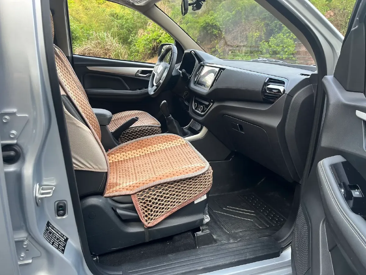 2024 Isuzu Jim 2.8T 120HP L4 5MT,autocango,china used car exporter,china ev exporter,chinese used car exporter,chinese used ev exporter