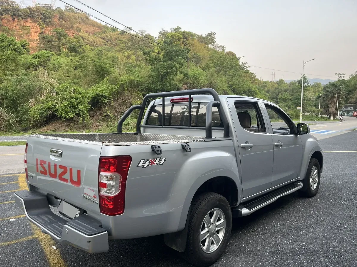2024 Isuzu Jim 2.8T 120HP L4 5MT,autocango,china used car exporter,china ev exporter,chinese used car exporter,chinese used ev exporter