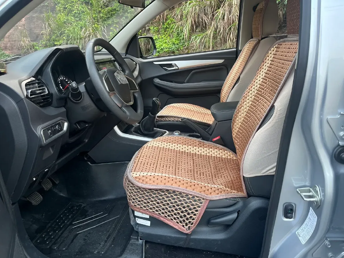 2024 Isuzu Jim 2.8T 120HP L4 5MT,autocango,china used car exporter,china ev exporter,chinese used car exporter,chinese used ev exporter