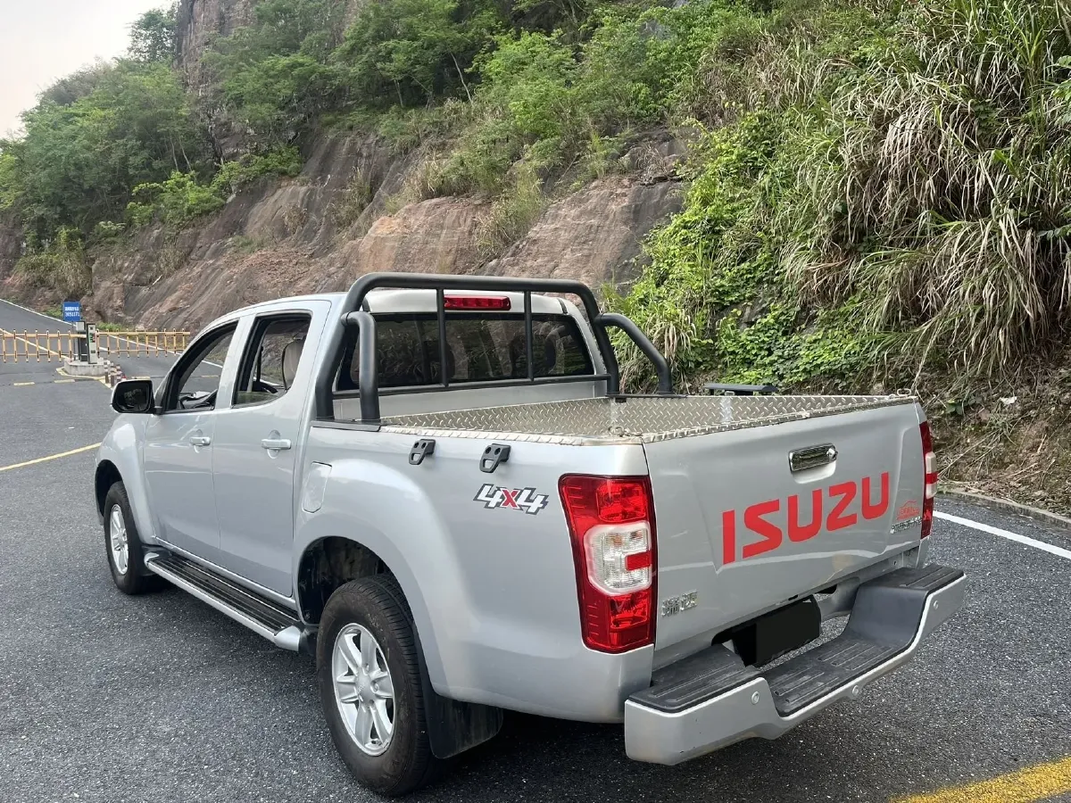 2024 Isuzu Jim 2.8T 120HP L4 5MT,autocango,china used car exporter,china ev exporter,chinese used car exporter,chinese used ev exporter