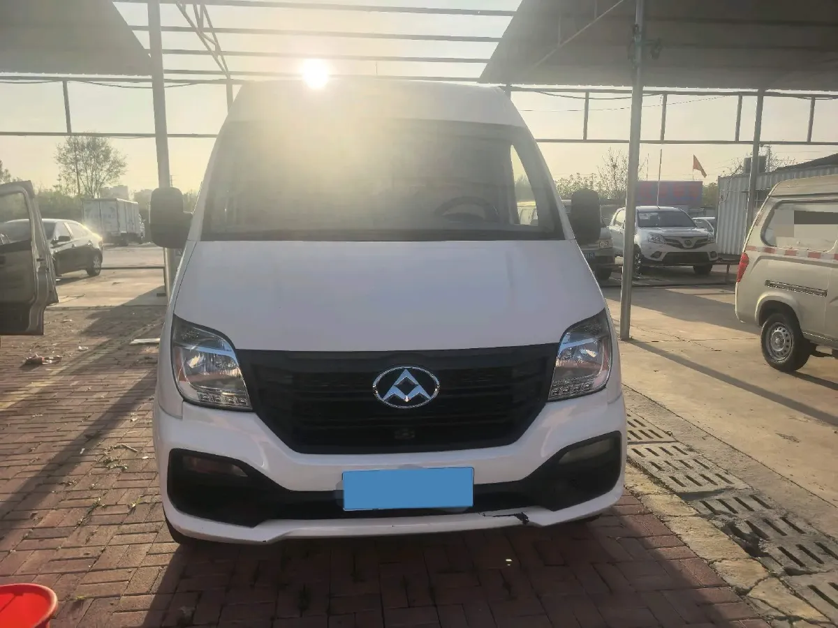 2013 MAXUS XinTu V80 2.5T 136HP L4 5MT,autocango,china used car exporter,china ev exporter,chinese used car exporter,chinese used ev exporter