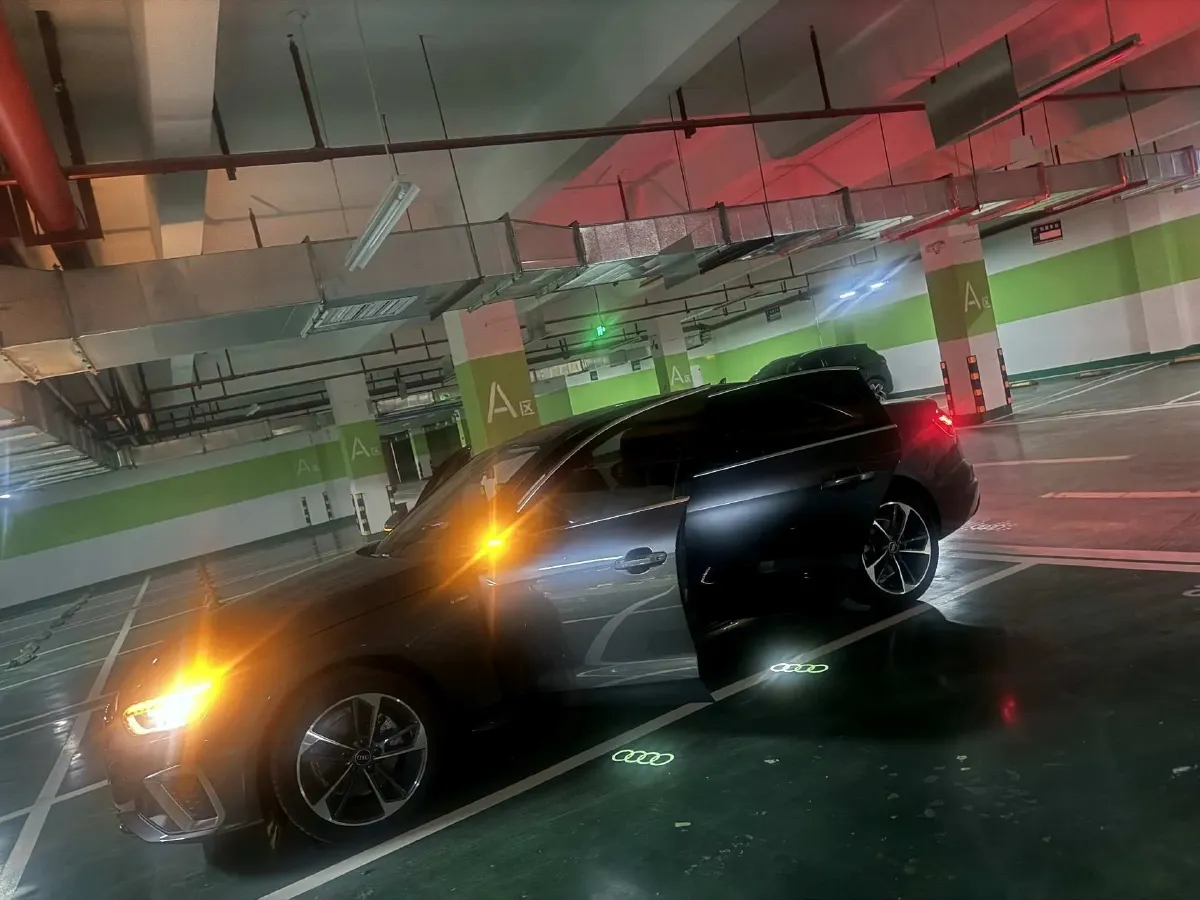 2025 Audi A4L 2.0T 190HP L4 7DCT,autocango,china used car exporter,china ev exporter,chinese used car exporter,chinese used ev exporter