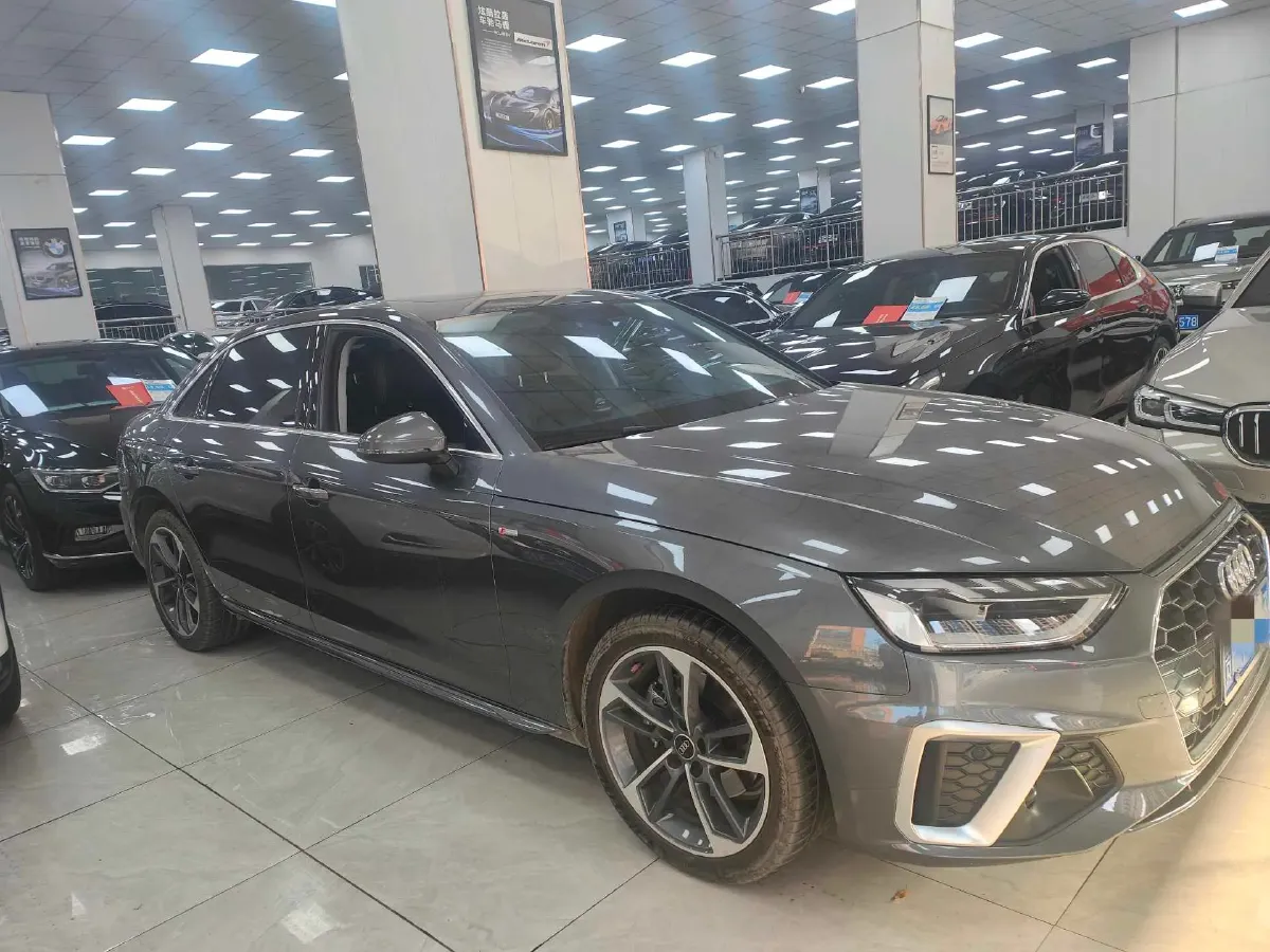 2025 Audi A4L 2.0T 190HP L4 7DCT,autocango,china used car exporter,china ev exporter,chinese used car exporter,chinese used ev exporter