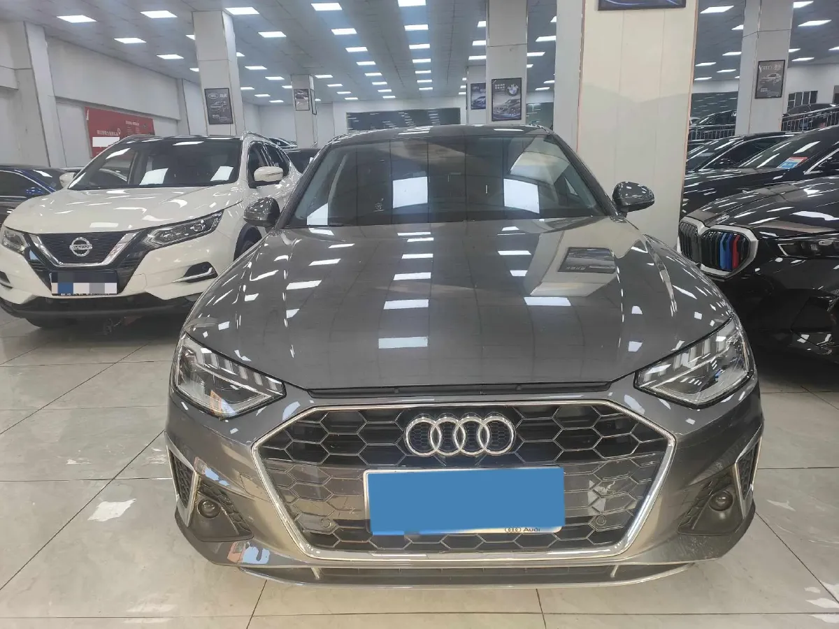 2025 Audi A4L 2.0T 190HP L4 7DCT,autocango,china used car exporter,china ev exporter,chinese used car exporter,chinese used ev exporter