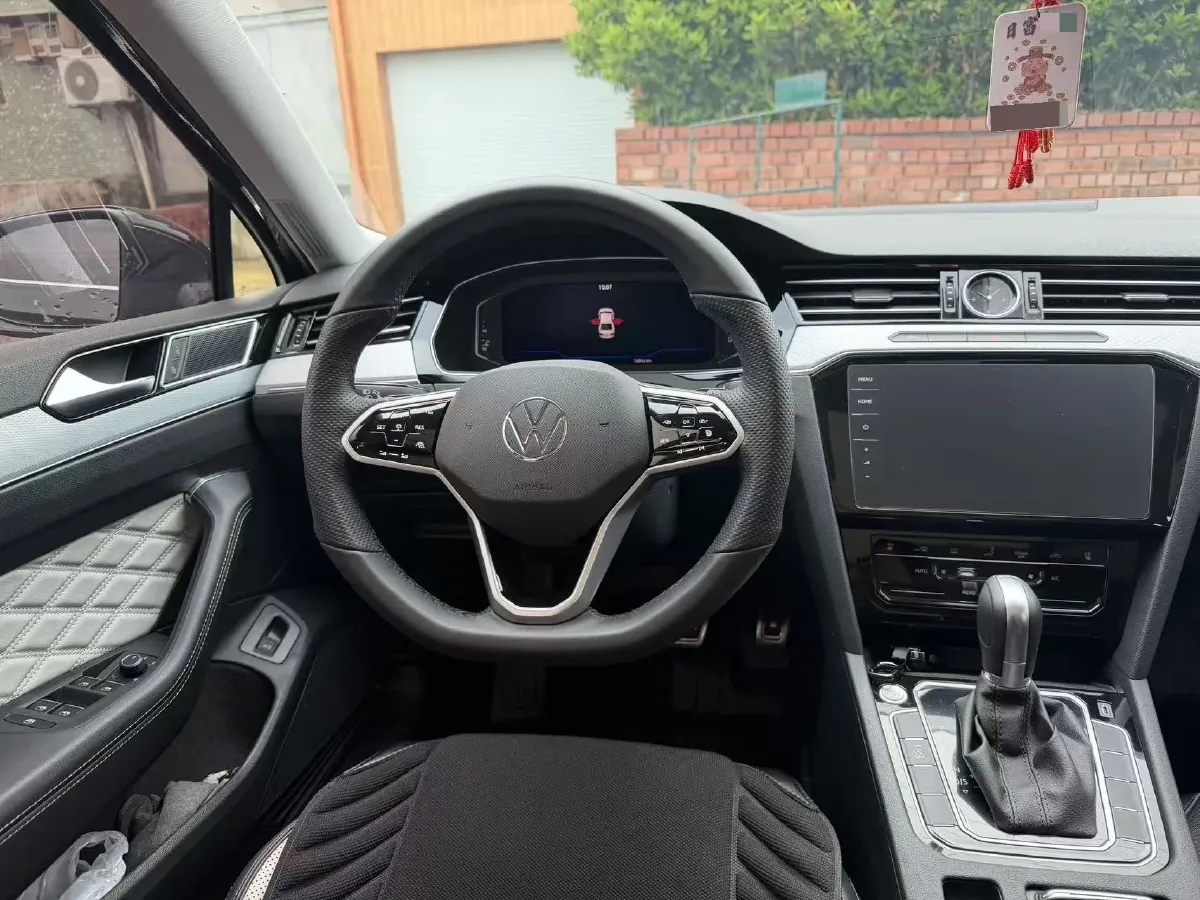 2025 Volkswagen Magotan 2.0T 186HP L4 7DCT,autocango,china used car exporter,china ev exporter,chinese used car exporter,chinese used ev exporter