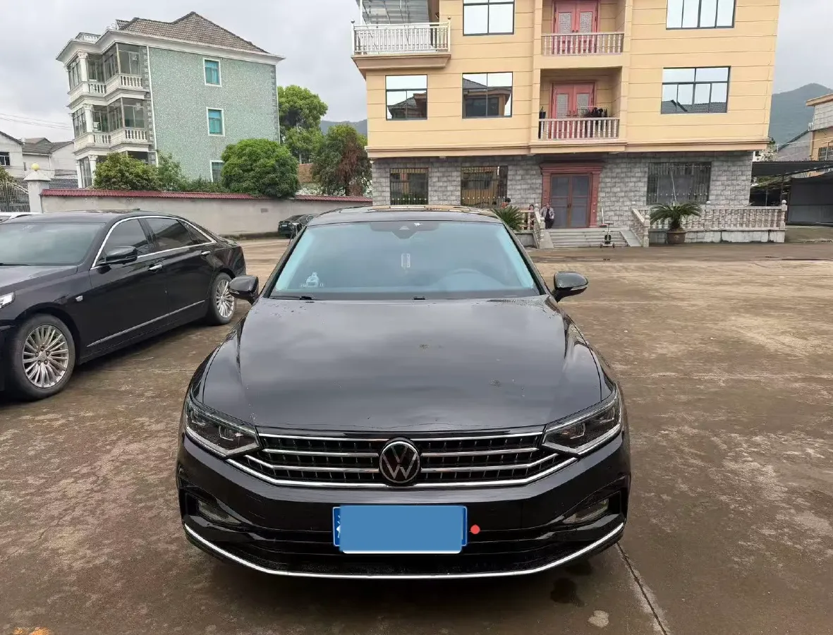 2025 Volkswagen Magotan 2.0T 186HP L4 7DCT,autocango,china used car exporter,china ev exporter,chinese used car exporter,chinese used ev exporter