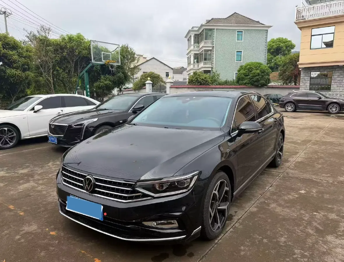 2025 Volkswagen Magotan 2.0T 186HP L4 7DCT,autocango,china used car exporter,china ev exporter,chinese used car exporter,chinese used ev exporter
