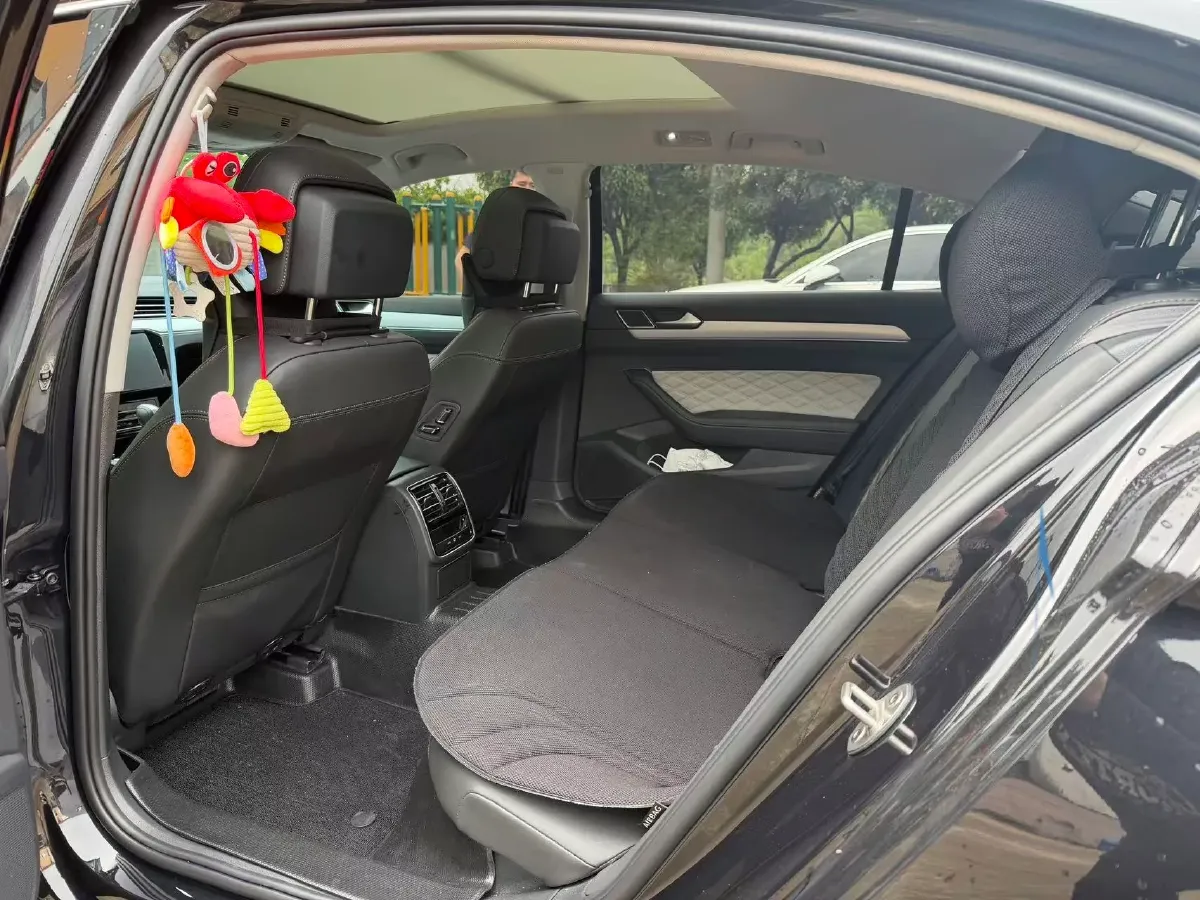 2025 Volkswagen Magotan 2.0T 186HP L4 7DCT,autocango,china used car exporter,china ev exporter,chinese used car exporter,chinese used ev exporter