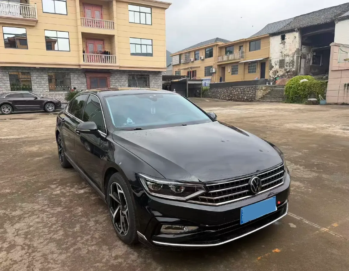 2025 Volkswagen Magotan 2.0T 186HP L4 7DCT,autocango,china used car exporter,china ev exporter,chinese used car exporter,chinese used ev exporter