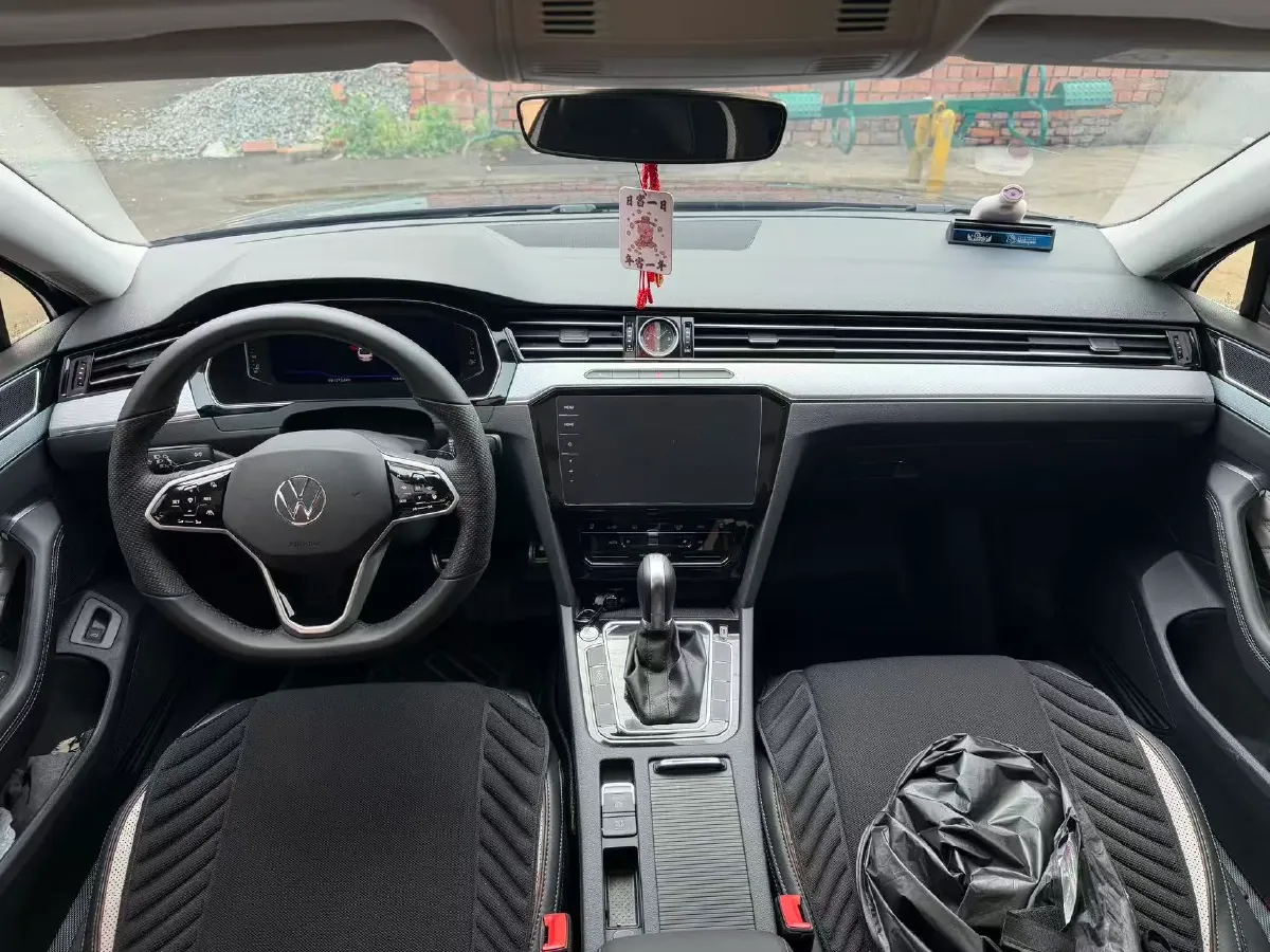 2025 Volkswagen Magotan 2.0T 186HP L4 7DCT,autocango,china used car exporter,china ev exporter,chinese used car exporter,chinese used ev exporter