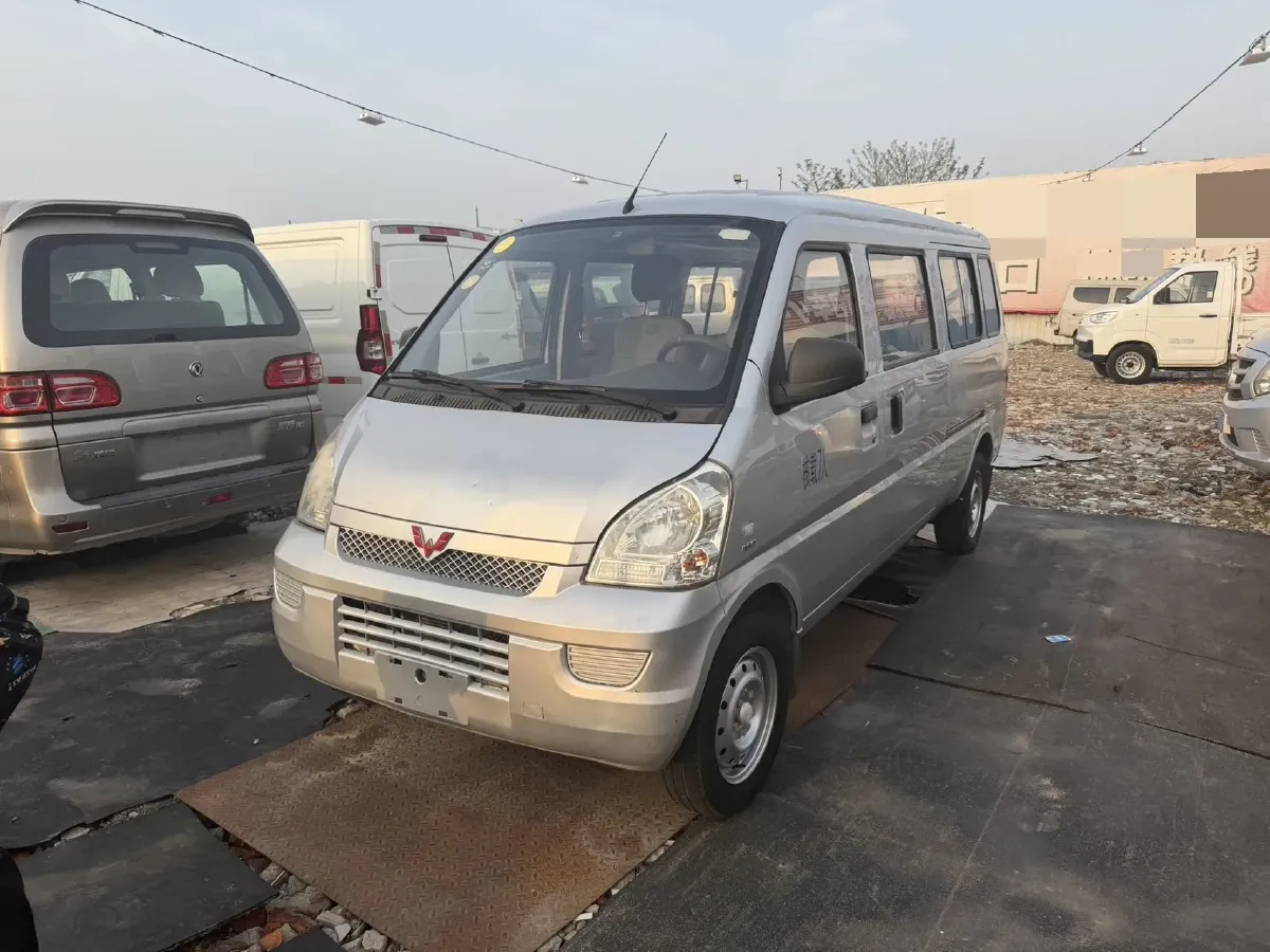 2017 WuLing RongGuang 1.5L 107HP L4 5MT,autocango,china used car exporter,china ev exporter,chinese used car exporter,chinese used ev exporter