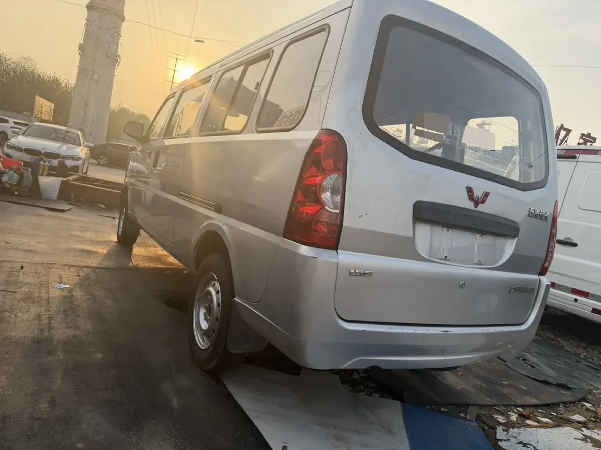 2017 WuLing RongGuang 1.5L 107HP L4 5MT,autocango,china used car exporter,china ev exporter,chinese used car exporter,chinese used ev exporter