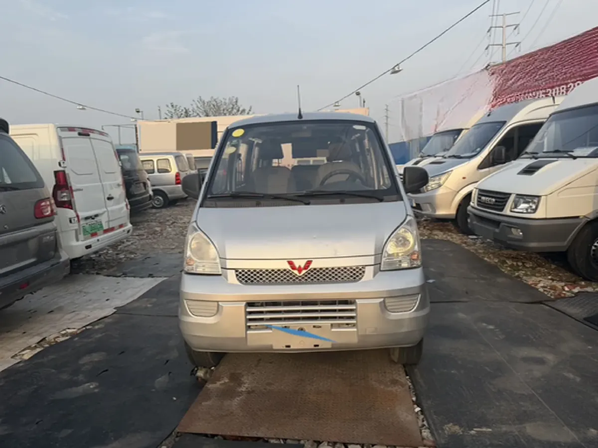 2017 WuLing RongGuang 1.5L 107HP L4 5MT,autocango,china used car exporter,china ev exporter,chinese used car exporter,chinese used ev exporter