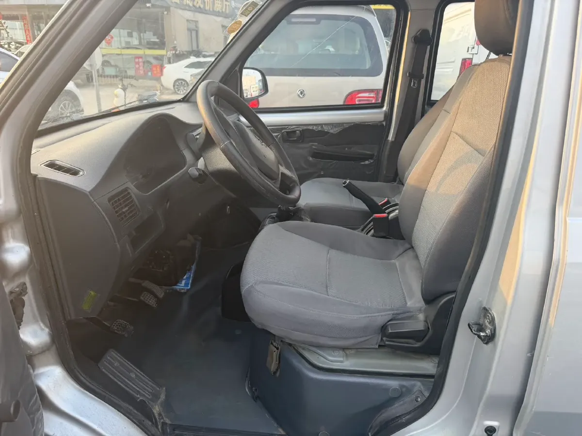 2017 WuLing RongGuang 1.5L 107HP L4 5MT,autocango,china used car exporter,china ev exporter,chinese used car exporter,chinese used ev exporter