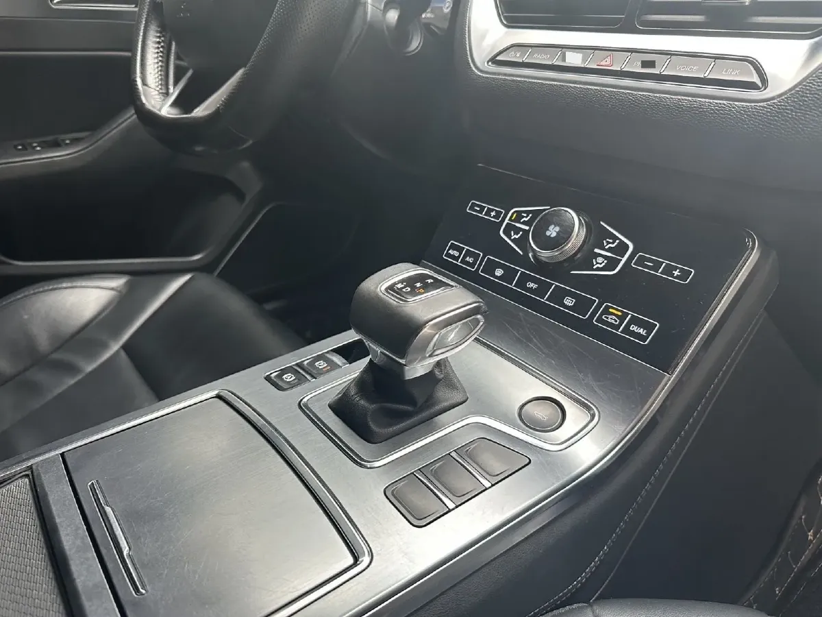 2020 HongQi H5 1.8T 197HP L4 6AT,autocango,china used car exporter,china ev exporter,chinese used car exporter,chinese used ev exporter