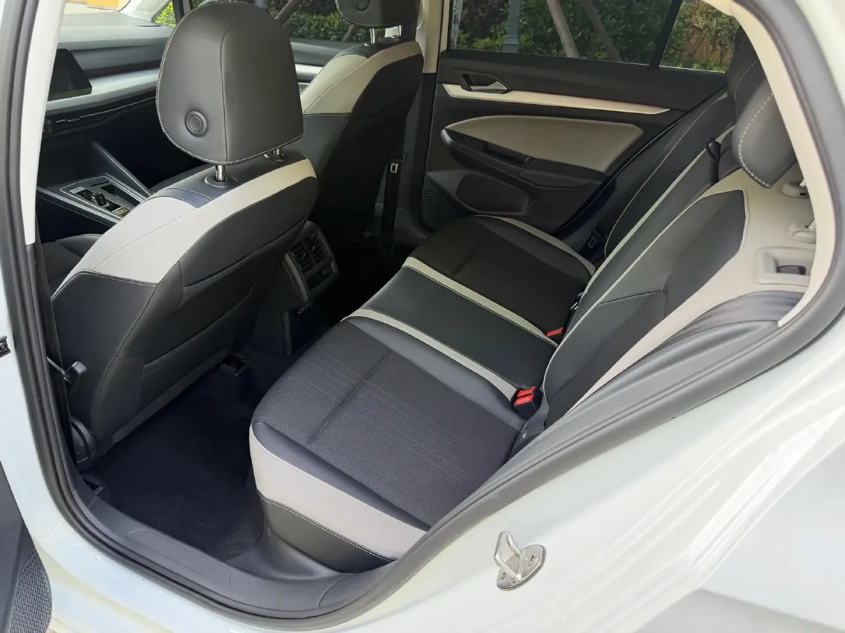 2021 Volkswagen Golf 1.4T 150HP L4 7DCT,autocango,china used car exporter,china ev exporter,chinese used car exporter,chinese used ev exporter