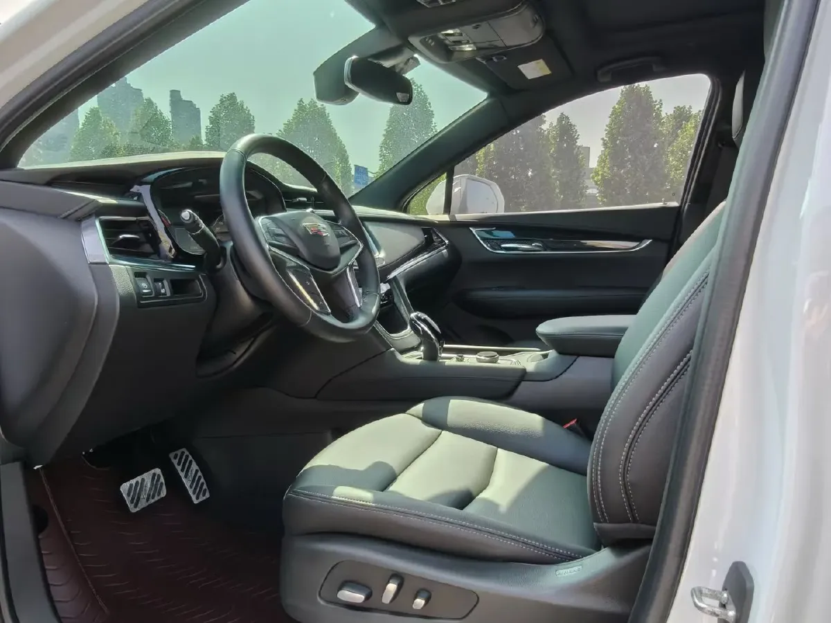 2022 Cadillac XT5 2.0T 237HP L4 9AT,autocango,china used car exporter,china ev exporter,chinese used car exporter,chinese used ev exporter