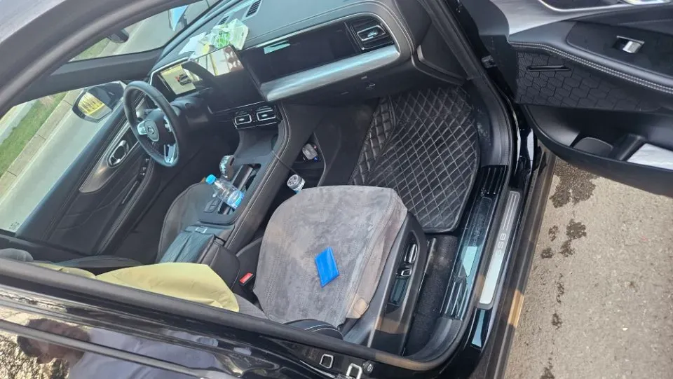 2025 GAC Trumpchi GS8 2.0T 252HP L4 8AT,autocango,china used car exporter,china ev exporter,chinese used car exporter,chinese used ev exporter