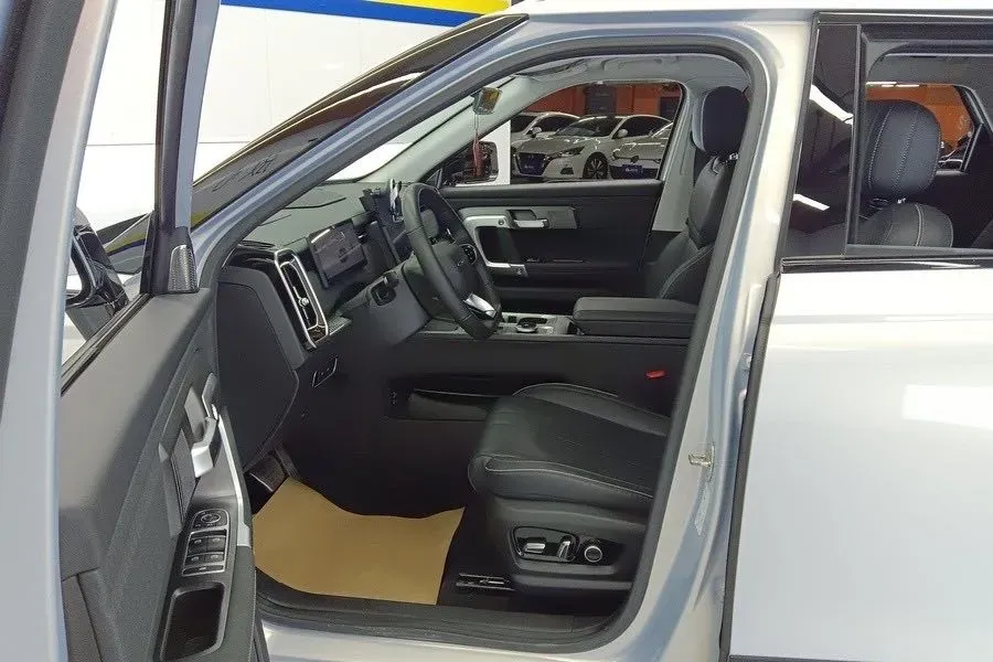 2023 Chery Exploration 06 1.6T 197HP L4 7DCT,autocango,china used car exporter,china ev exporter,chinese used car exporter,chinese used ev exporter