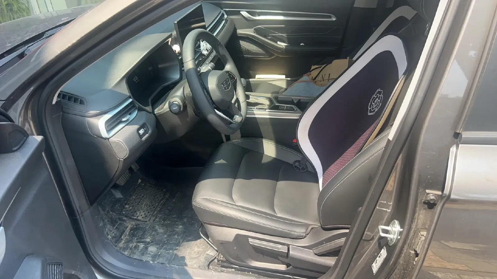 2025 Geely Emgrand 1.5L 127HP L4 CVT,autocango,china used car exporter,china ev exporter,chinese used car exporter,chinese used ev exporter