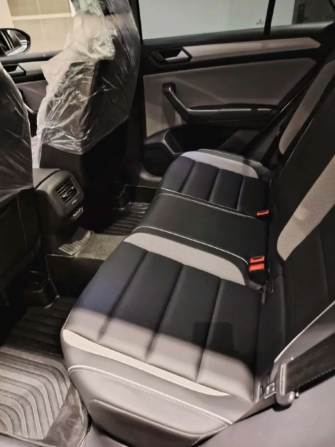 2023 Volkswagen T-Roc 1.4T 150HP L4 7DCT,autocango,china used car exporter,china ev exporter,chinese used car exporter,chinese used ev exporter