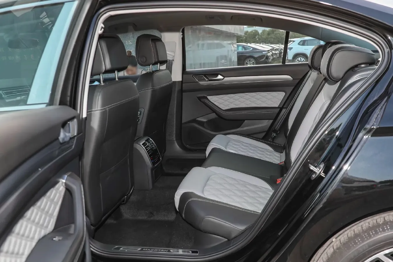 2025 Volkswagen Magotan 1.4T 150HP L4 7DCT,autocango,china used car exporter,china ev exporter,chinese used car exporter,chinese used ev exporter