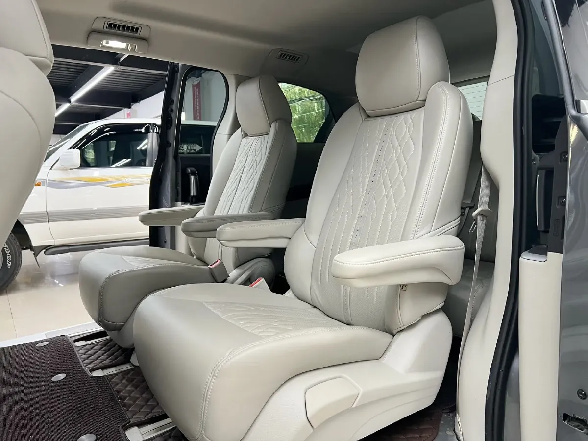 2022 Buick GL8 2.0T 237HP L4 9AT,autocango,china used car exporter,china ev exporter,chinese used car exporter,chinese used ev exporter