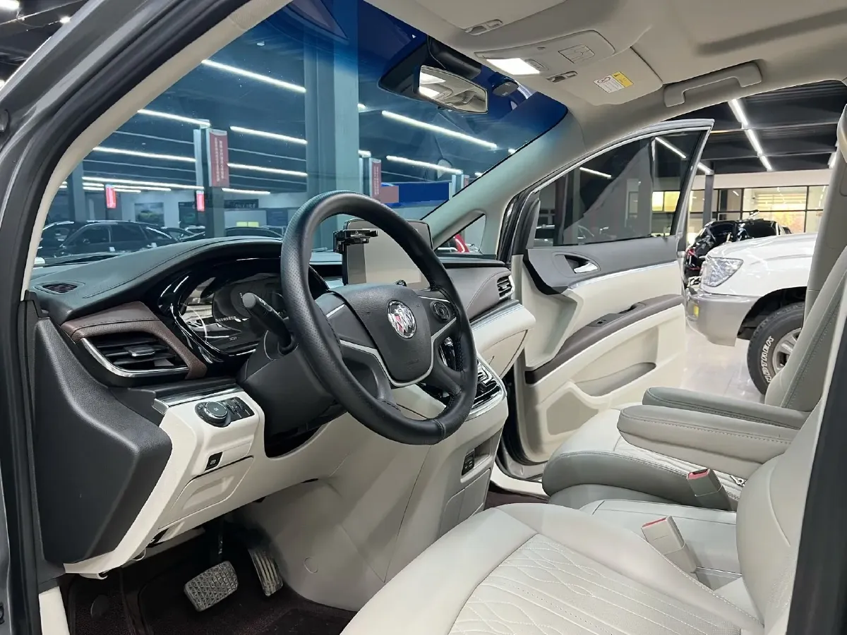 2022 Buick GL8 2.0T 237HP L4 9AT,autocango,china used car exporter,china ev exporter,chinese used car exporter,chinese used ev exporter