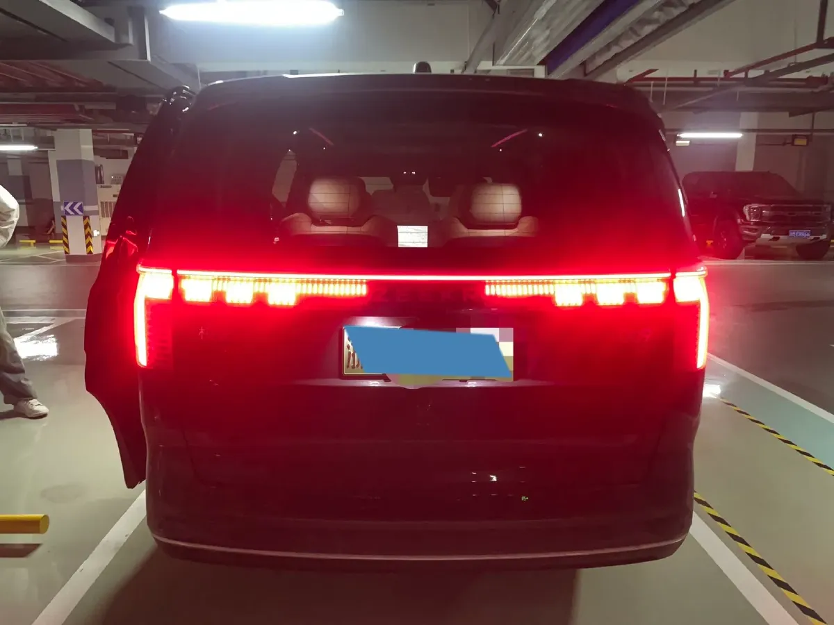 2022 Zeekr 009 BEV 116KWH,autocango,china used car exporter,china ev exporter,chinese used car exporter,chinese used ev exporter