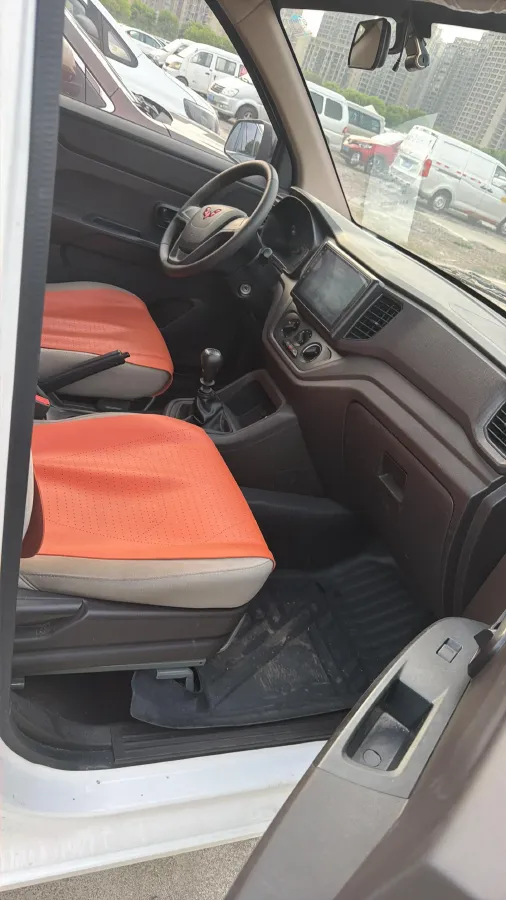 2021 WuLing HongGuang V 1.5L 99HP L4 6MT,autocango,china used car exporter,china ev exporter,chinese used car exporter,chinese used ev exporter