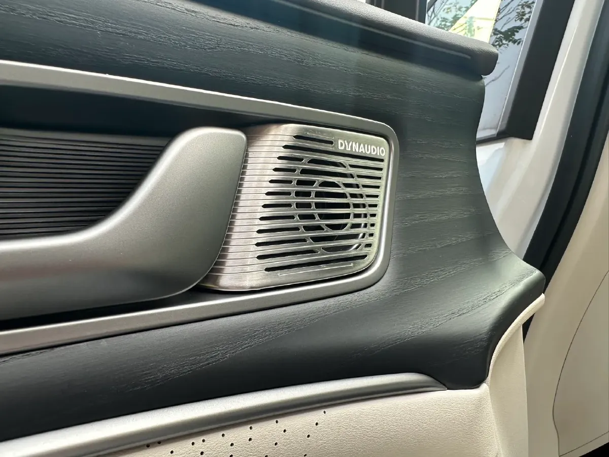 2024 Denza D9 1.5T 139HP L4 E-CVT PHEV 40KWH,autocango,china used car exporter,china ev exporter,chinese used car exporter,chinese used ev exporter