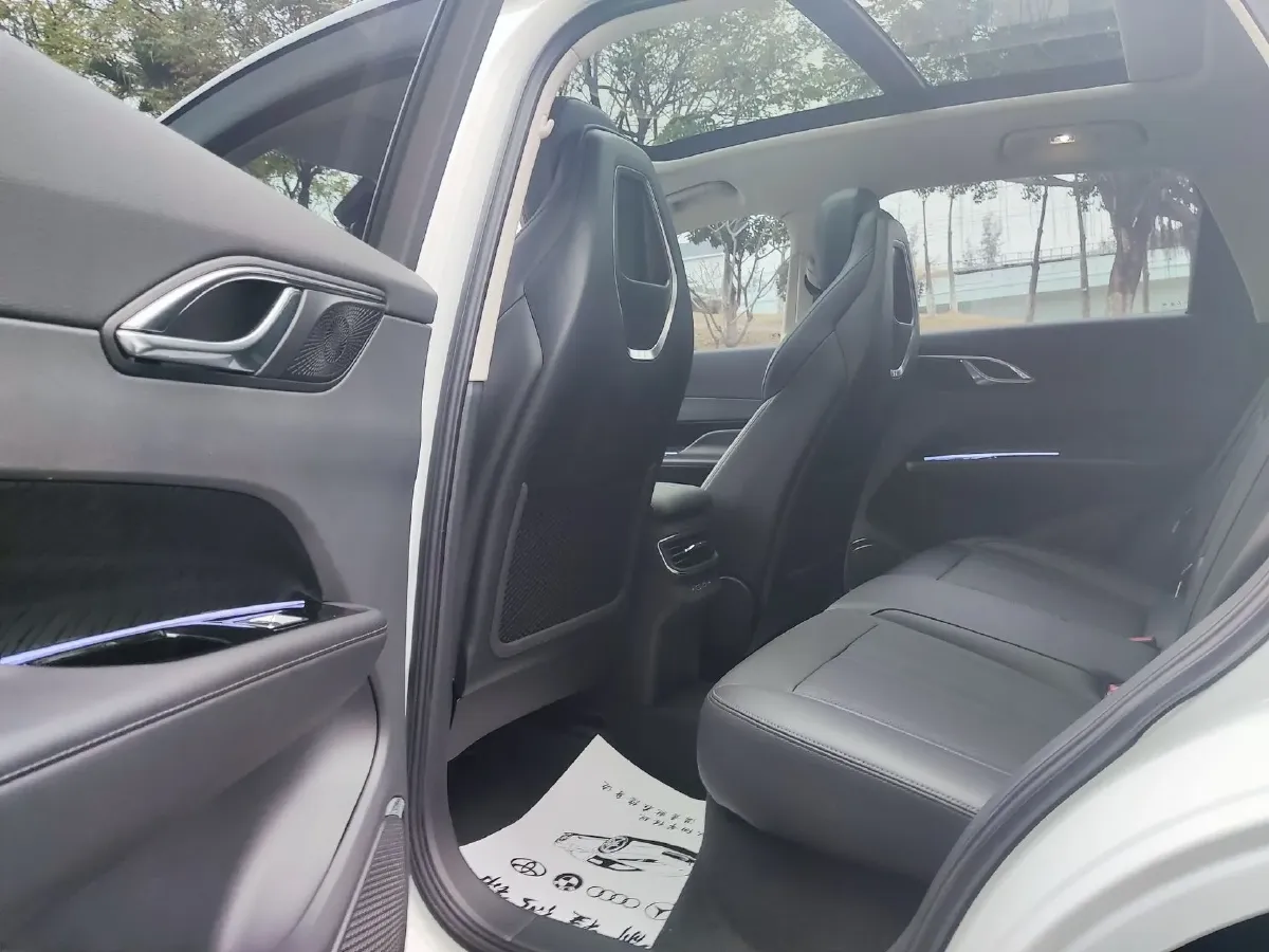 2024 HongQi HS3 1.5T 169HP L4 1DHT PHEV 18.4KWH,autocango,china used car exporter,china ev exporter,chinese used car exporter,chinese used ev exporter