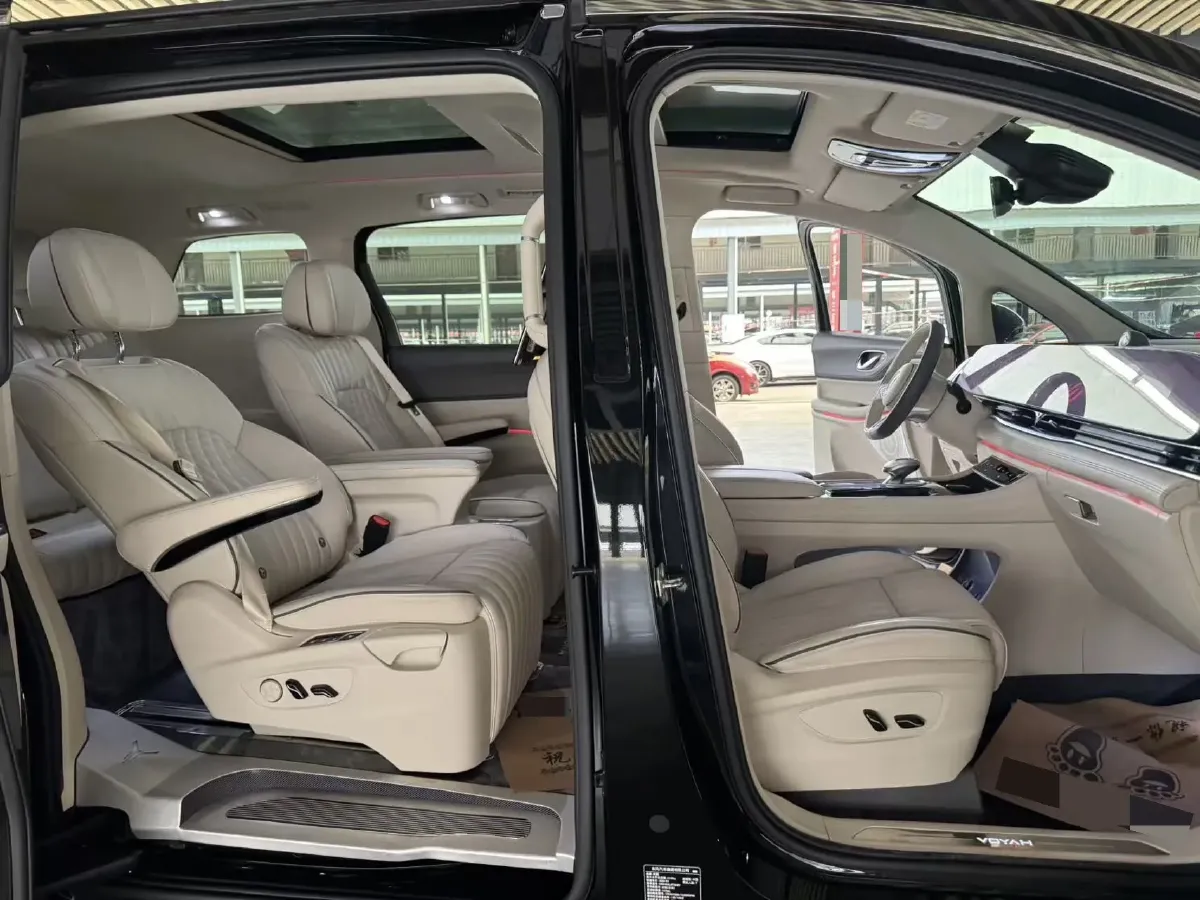 2022 Voyah Dream 1.5T 136HP L4 PHEV 25.57KWH,autocango,china used car exporter,china ev exporter,chinese used car exporter,chinese used ev exporter