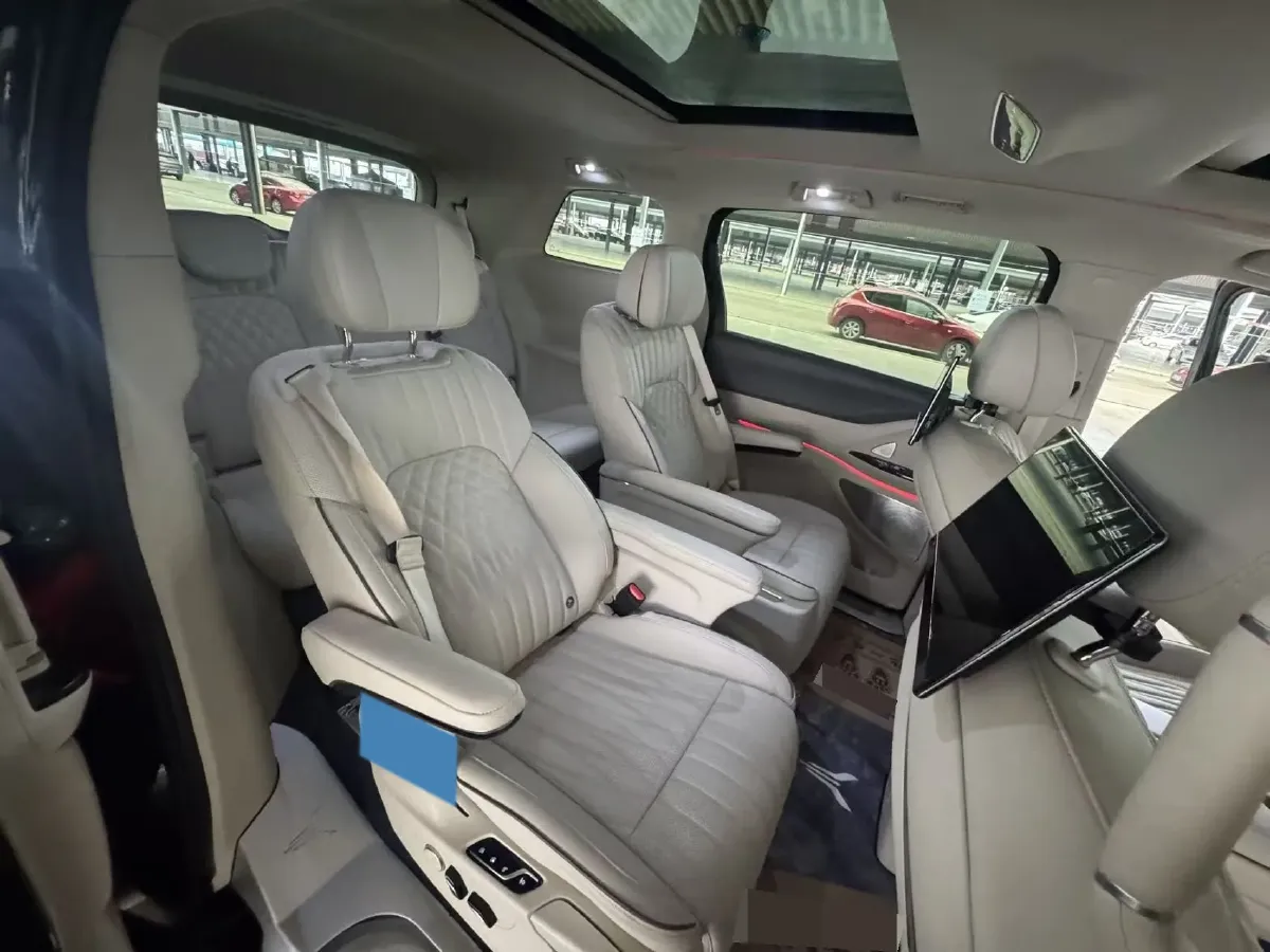 2022 Voyah Dream 1.5T 136HP L4 PHEV 25.57KWH,autocango,china used car exporter,china ev exporter,chinese used car exporter,chinese used ev exporter