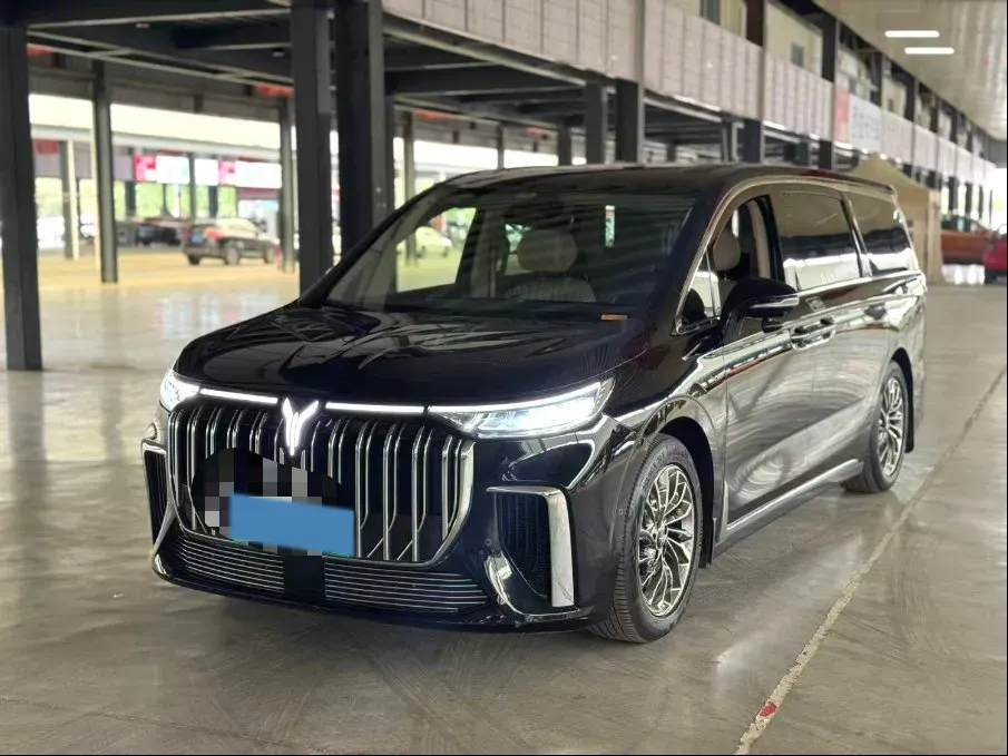 2022 Voyah Dream 1.5T 136HP L4 PHEV 25.57KWH,autocango,china used car exporter,china ev exporter,chinese used car exporter,chinese used ev exporter