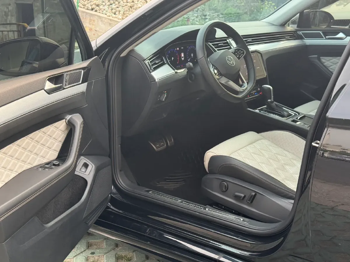 2023 Volkswagen Magotan 2.0T 186HP L4 7DCT,autocango,china used car exporter,china ev exporter,chinese used car exporter,chinese used ev exporter