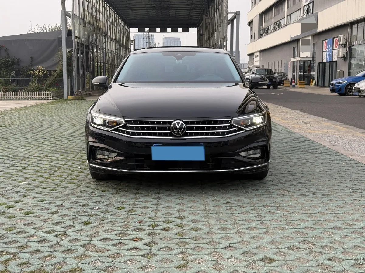 2023 Volkswagen Magotan 2.0T 186HP L4 7DCT,autocango,china used car exporter,china ev exporter,chinese used car exporter,chinese used ev exporter
