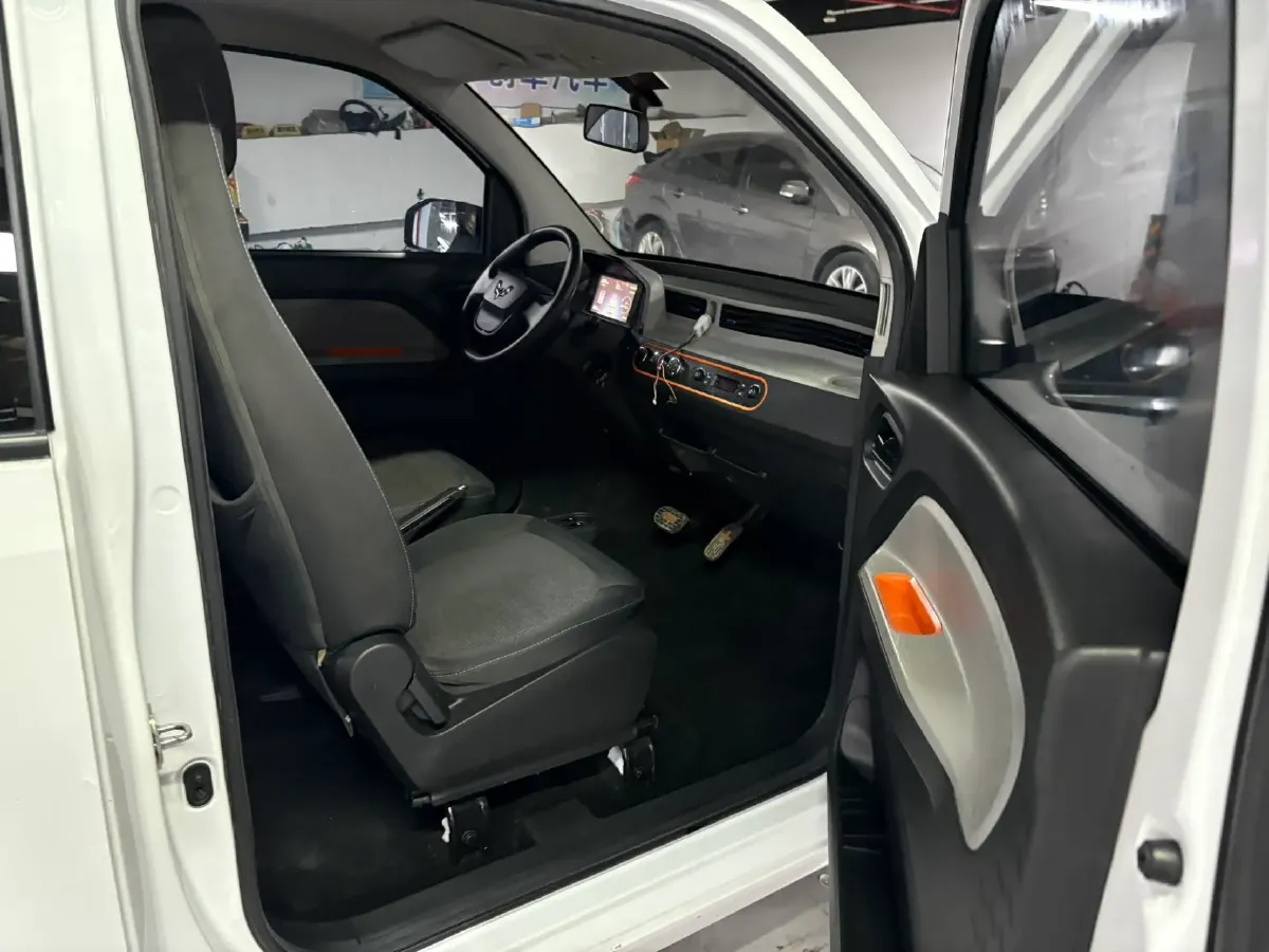 2020 WuLing HongGuang MINI EV BEV 9KWH,autocango,china used car exporter,china ev exporter,chinese used car exporter,chinese used ev exporter