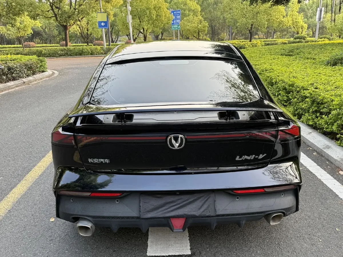 2023 ChangAn UNI-V 1.5T 188HP L4 7DCT,autocango,china used car exporter,china ev exporter,chinese used car exporter,chinese used ev exporter