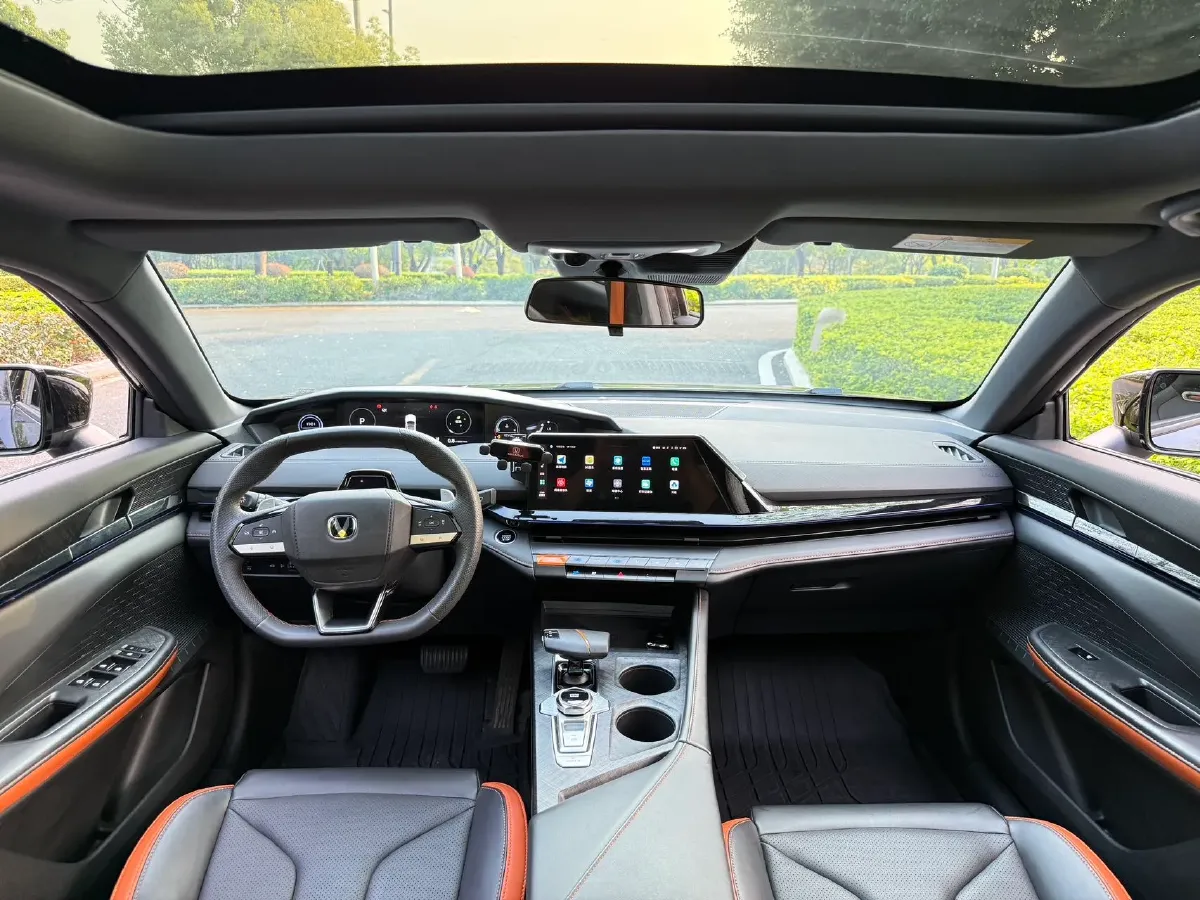 2023 ChangAn UNI-V 1.5T 188HP L4 7DCT,autocango,china used car exporter,china ev exporter,chinese used car exporter,chinese used ev exporter