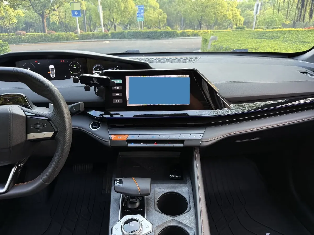 2023 ChangAn UNI-V 1.5T 188HP L4 7DCT,autocango,china used car exporter,china ev exporter,chinese used car exporter,chinese used ev exporter