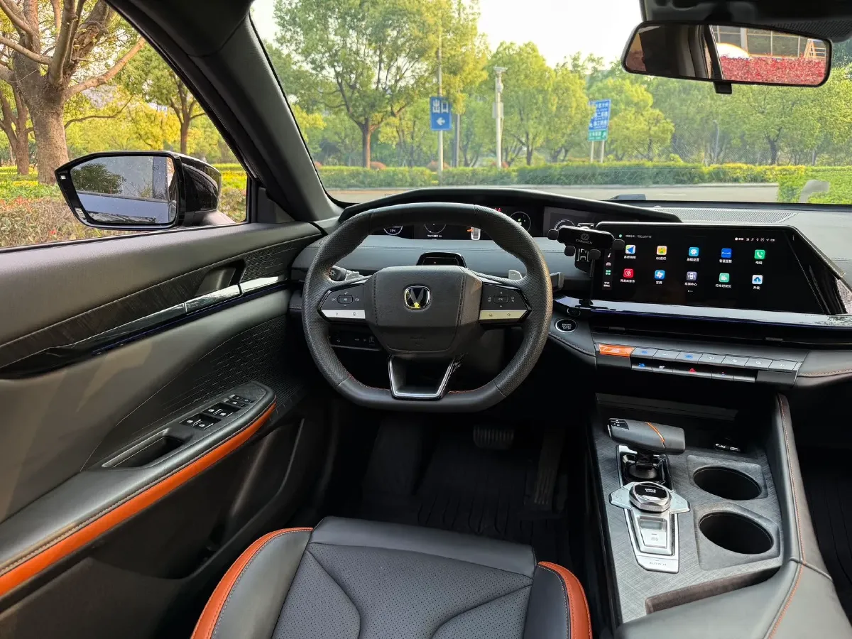 2023 ChangAn UNI-V 1.5T 188HP L4 7DCT,autocango,china used car exporter,china ev exporter,chinese used car exporter,chinese used ev exporter