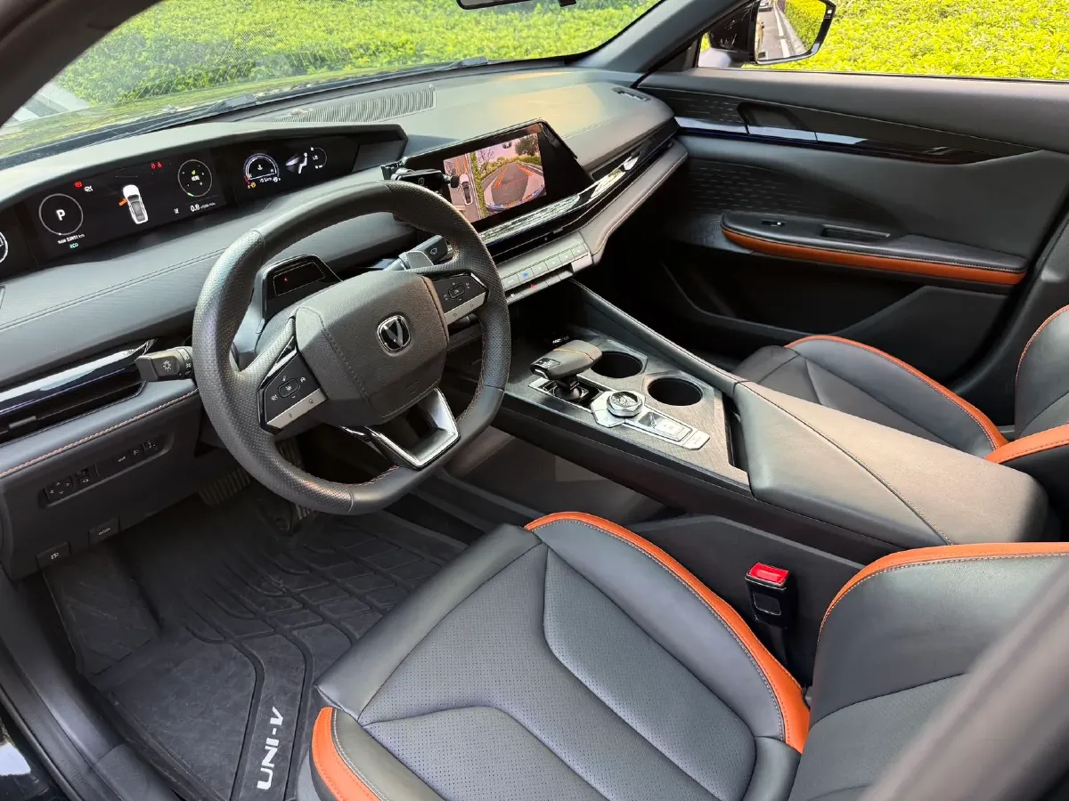 2023 ChangAn UNI-V 1.5T 188HP L4 7DCT,autocango,china used car exporter,china ev exporter,chinese used car exporter,chinese used ev exporter