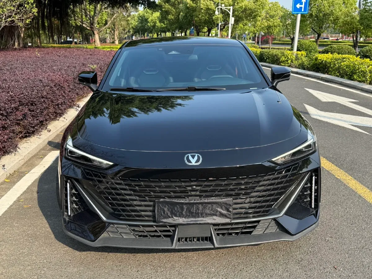 2023 ChangAn UNI-V 1.5T 188HP L4 7DCT,autocango,china used car exporter,china ev exporter,chinese used car exporter,chinese used ev exporter