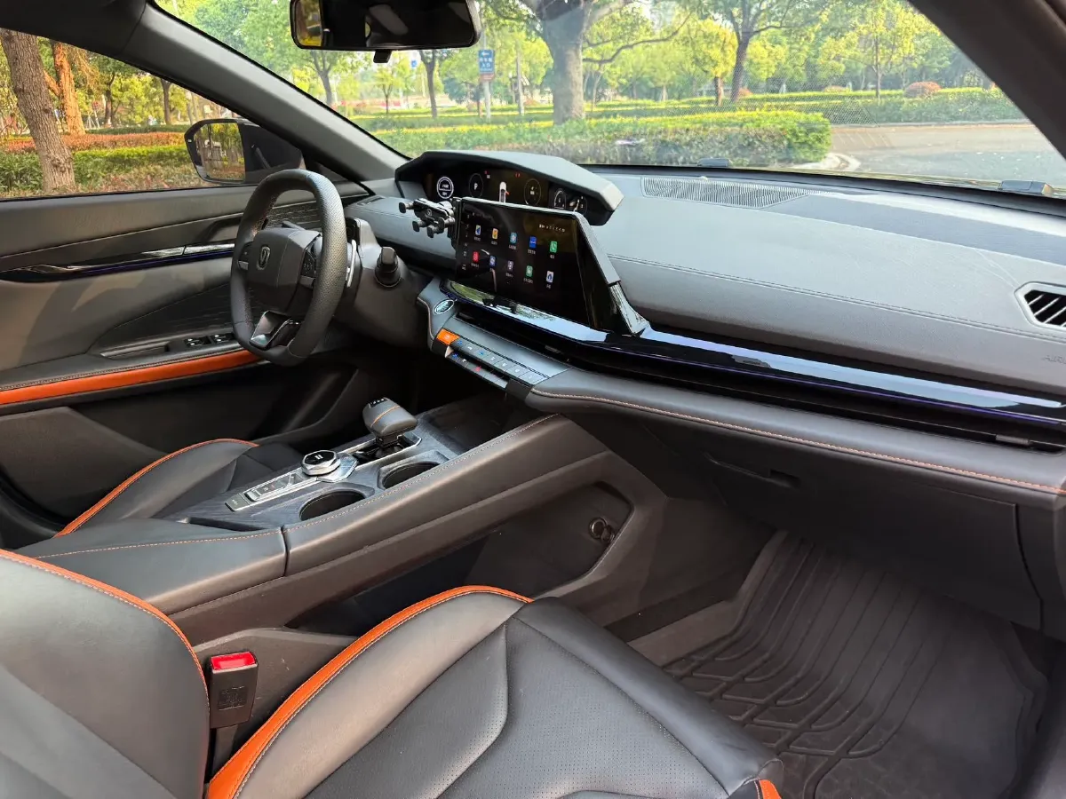 2023 ChangAn UNI-V 1.5T 188HP L4 7DCT,autocango,china used car exporter,china ev exporter,chinese used car exporter,chinese used ev exporter