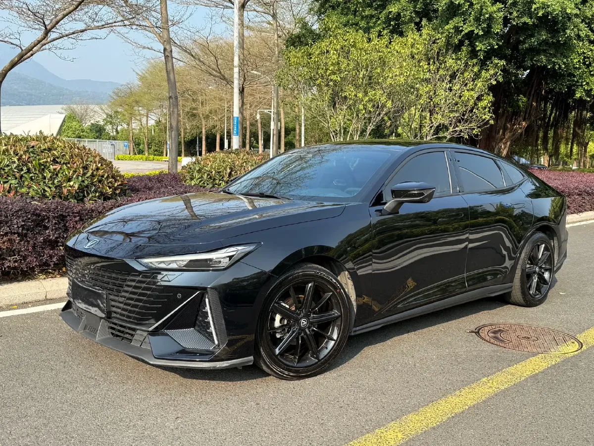 2023 ChangAn UNI-V 1.5T 188HP L4 7DCT,autocango,china used car exporter,china ev exporter,chinese used car exporter,chinese used ev exporter