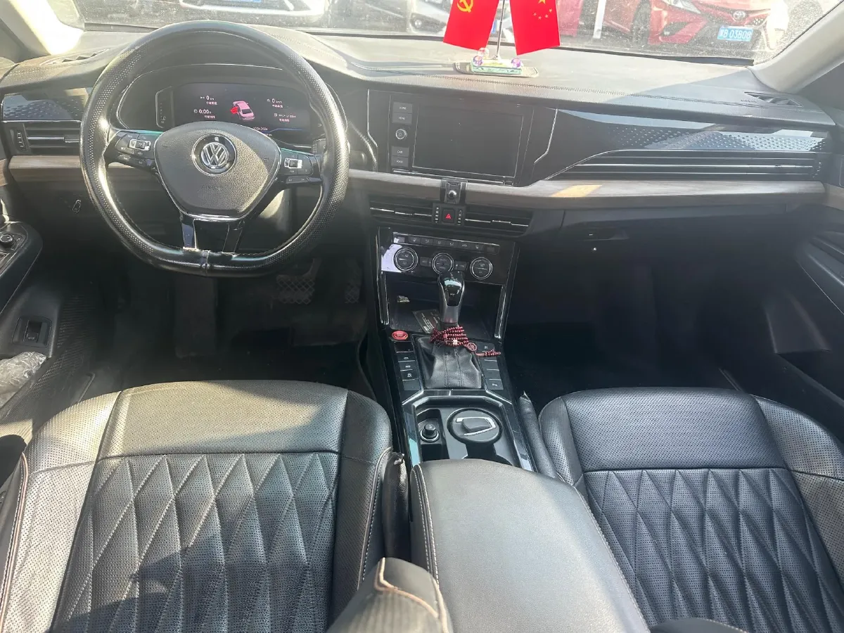 2019 Volkswagen Passat 2.0T 186HP L4 7DCT,autocango,china used car exporter,china ev exporter,chinese used car exporter,chinese used ev exporter